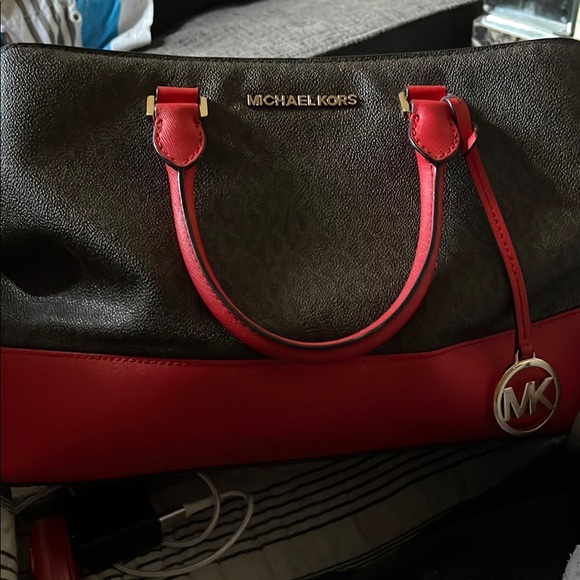 Michael Kors Black and Red Mini Bag with Elegant Design - Picture 1 of 4